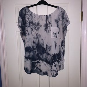 KIRRA XL “TIE-DYE” FLOWY CHARCOAL GREY TOP
